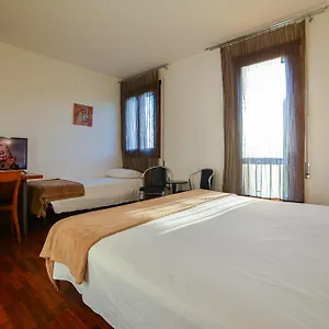 https://hotel-querini-budget-business-hotel-sandrigo.hotelinveneto.com